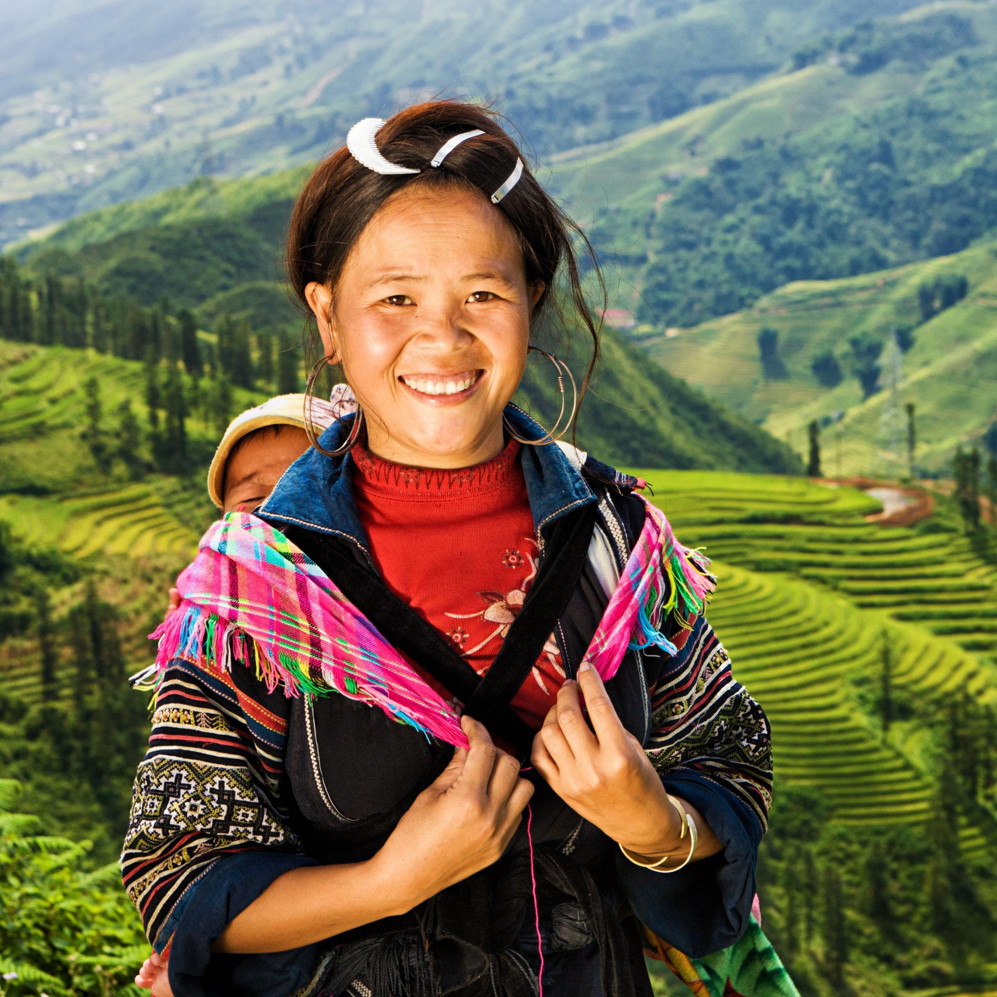 Vietnamese Minority People - Black Hmong Hill Tribe in Sapa