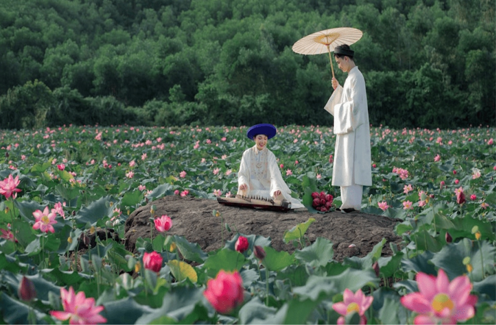 Capture countless beautiful photos at the lotus pond