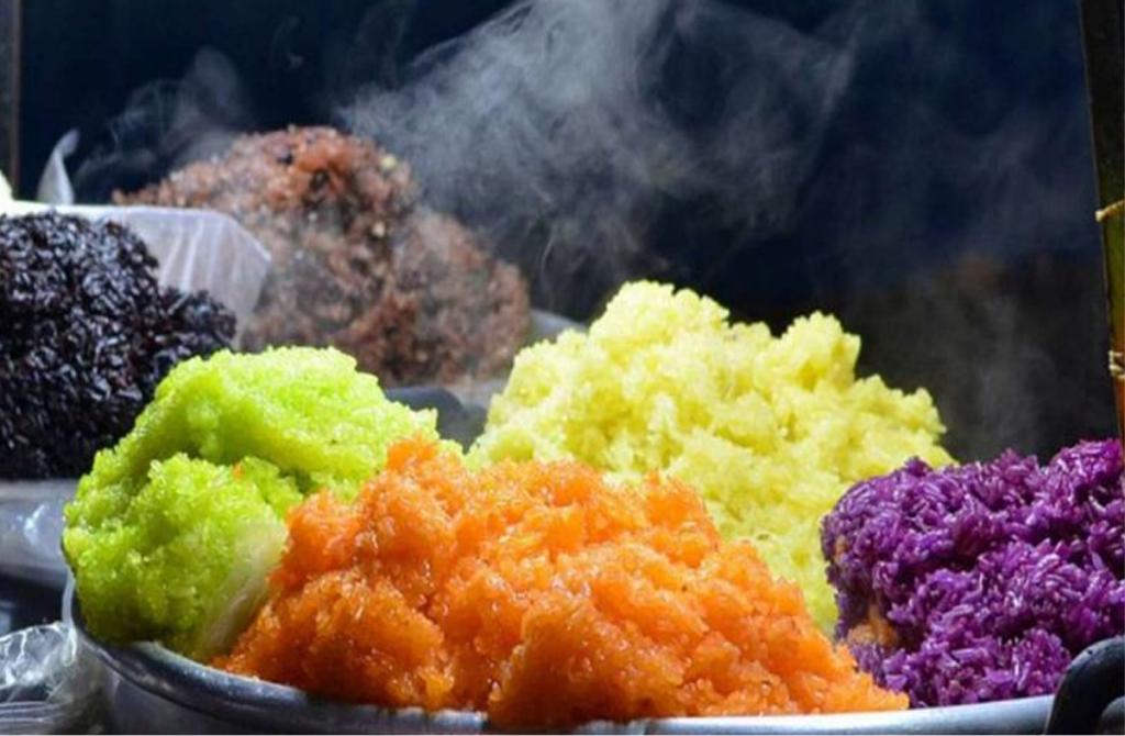 Enjoy the Seven-color Steamed Glutinous Rice of Nung Dinh People