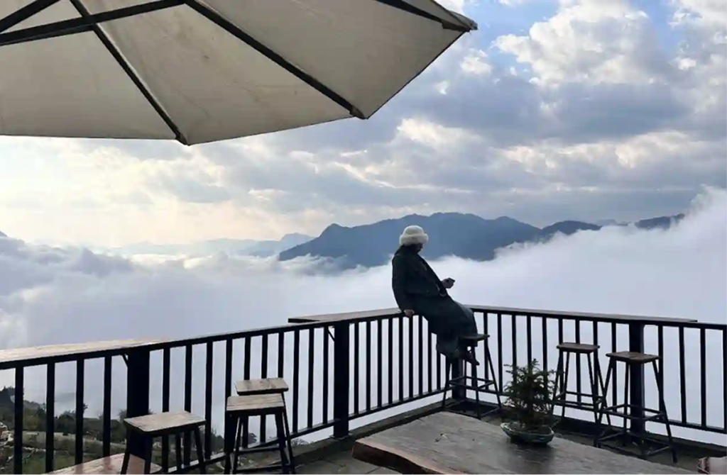 Have a Drink at Café in The Clouds