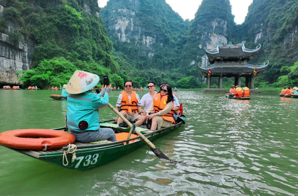 Take a Trang An Boat Tour Trang An Ninh Binh