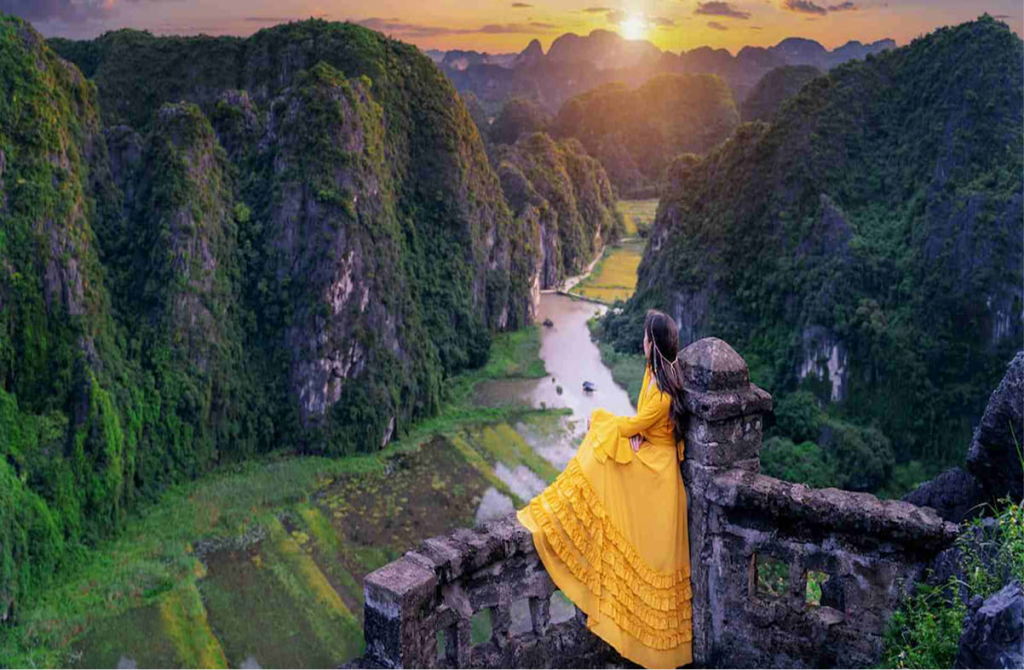 When should you visit Mua Cave