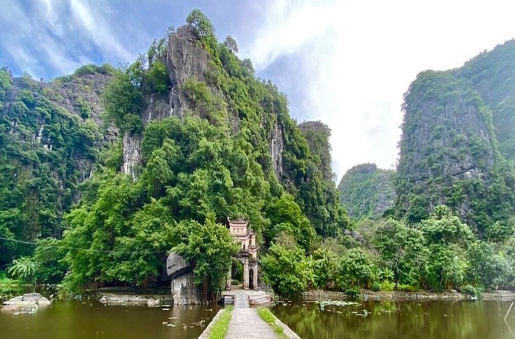 Bich Dong pagoda