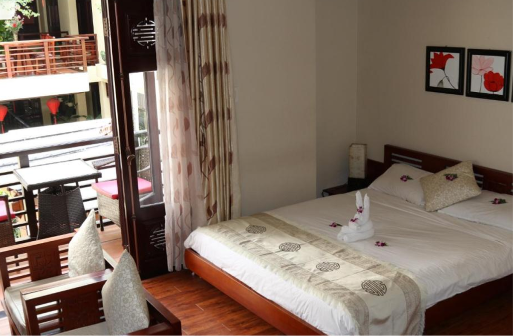 Long Life Riverside Hotel