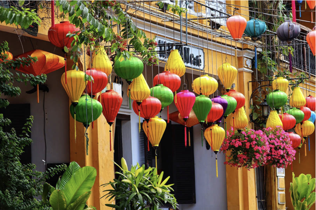 Hoi An Ancient Town - A familiar lantern-viewing location for tourists