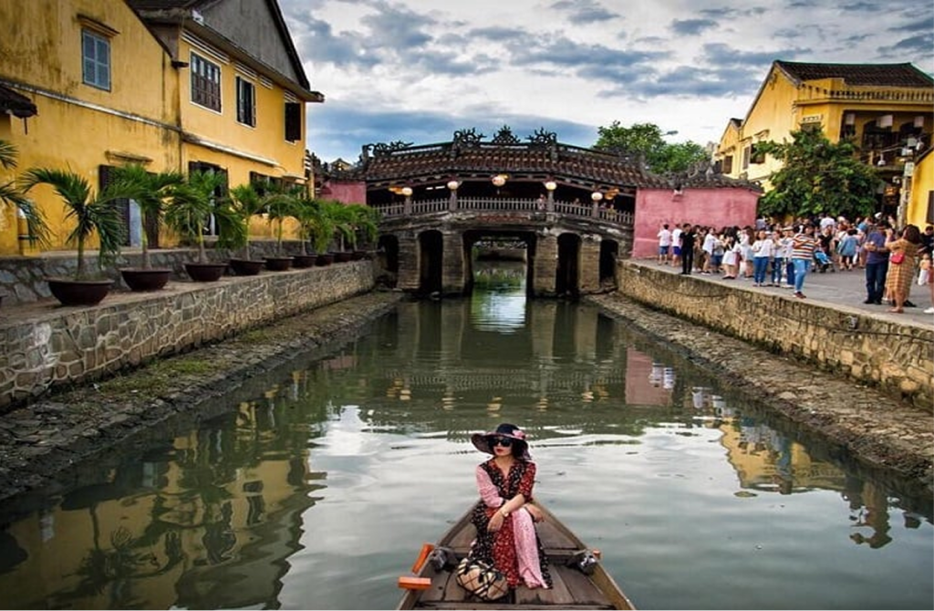 What season is best to visit the Japanese Bridge