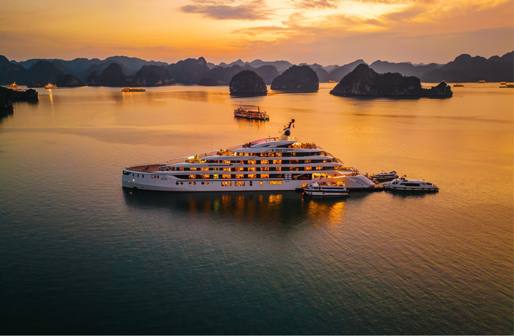 cruise Halong bay
