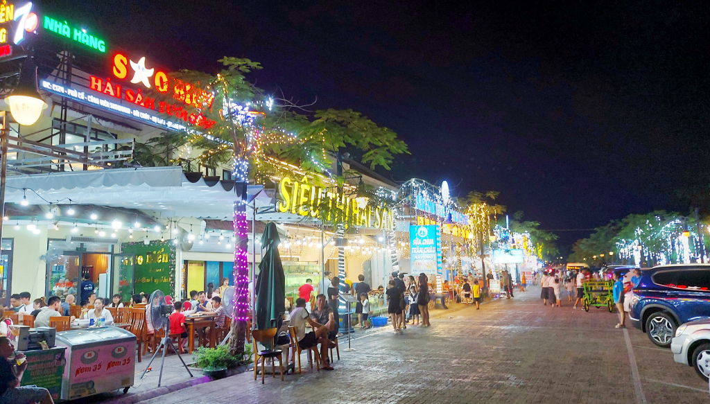 top-experiences-of-nightlife-in-halong-bay