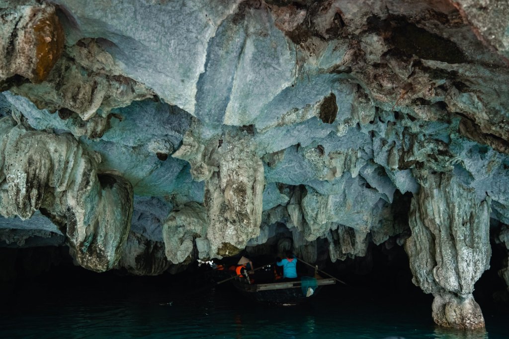 cave-in-halong-bay-vietnam-top-12-mystery-caves