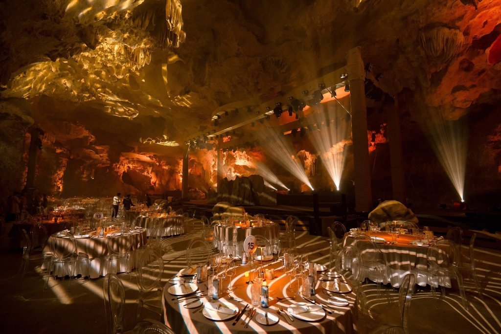 top-experiences-of-nightlife-in-halong-bay