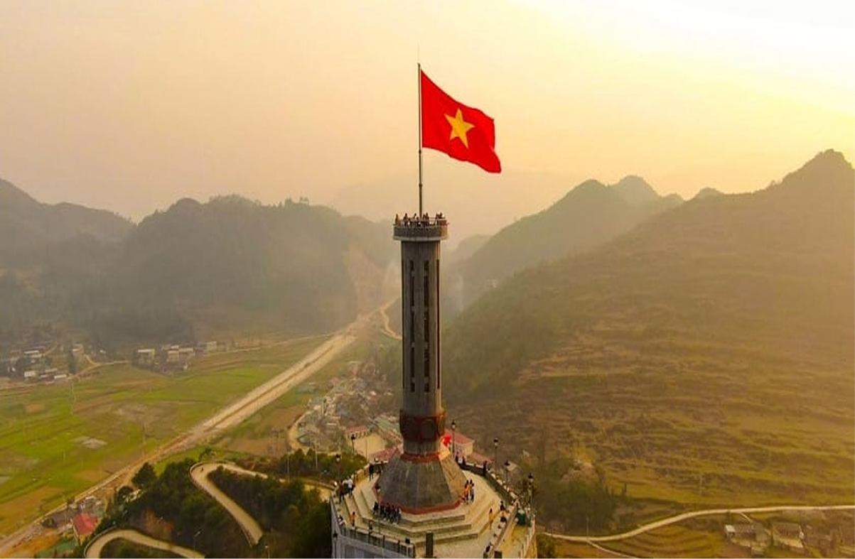 Best Time to Visit Lung Cu Flag