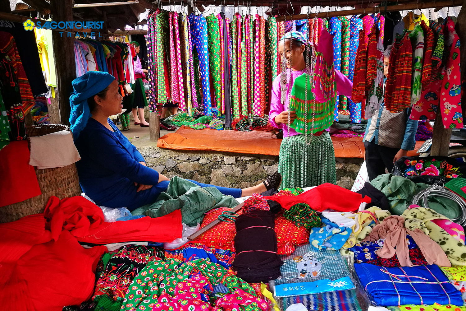 dong-van-market-ha-giang-the-ultimate-2026