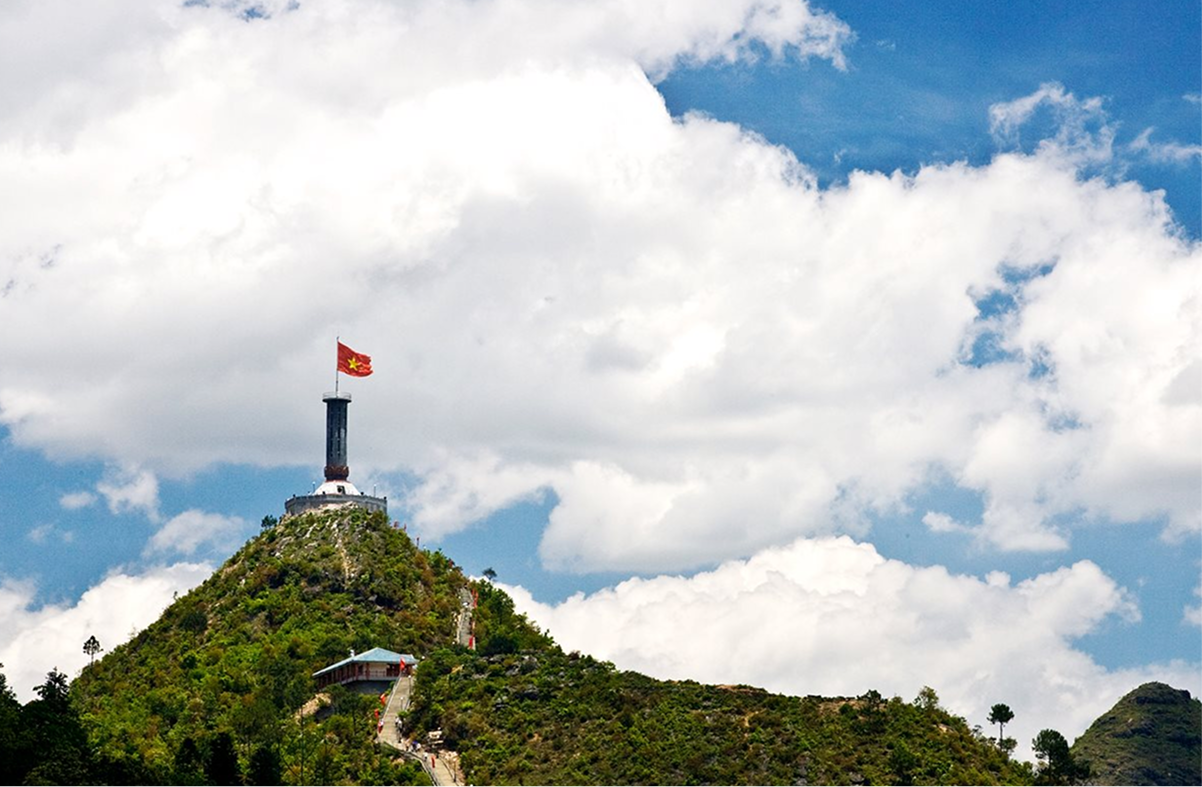 Introduction to Lung Cu Flag Tower