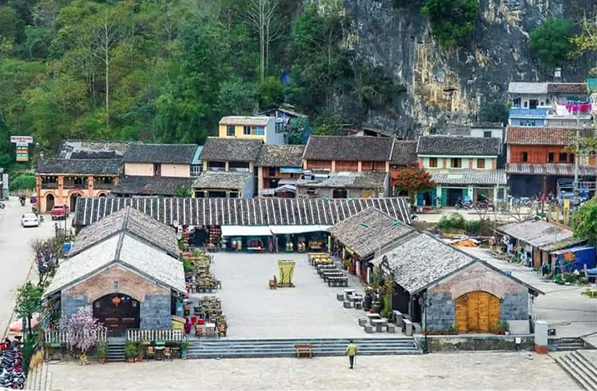 Pho Co Dong Van – A Timeless Gem in the Rocky Plateau