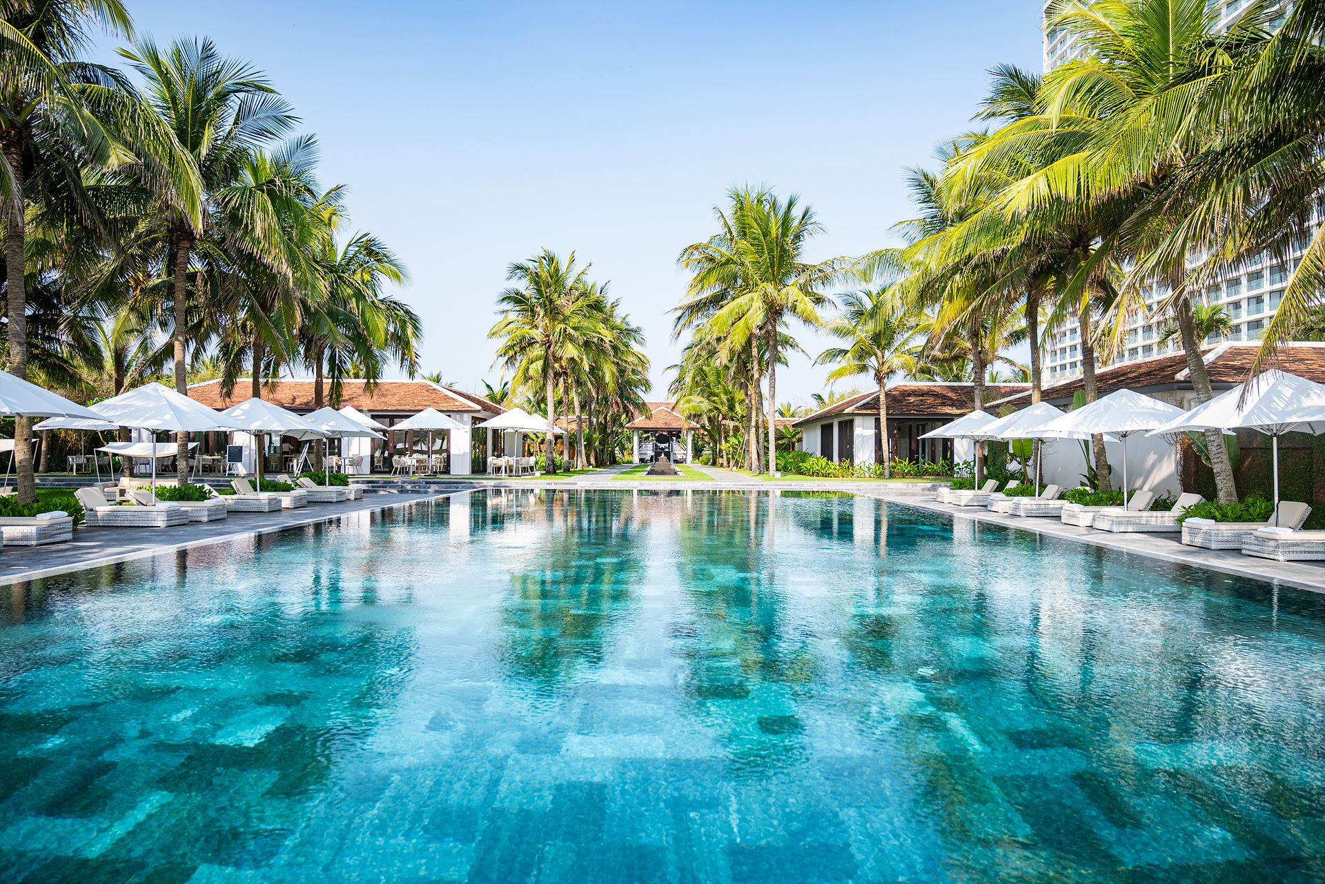 top-15-luxury-da-nang-beach-resort-in-vietnam