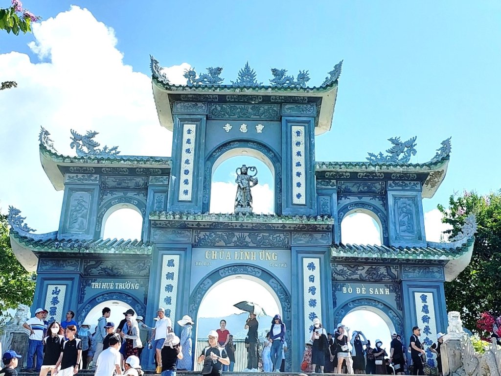 fantastic-linh-ung-pagoda-discover-da-nang