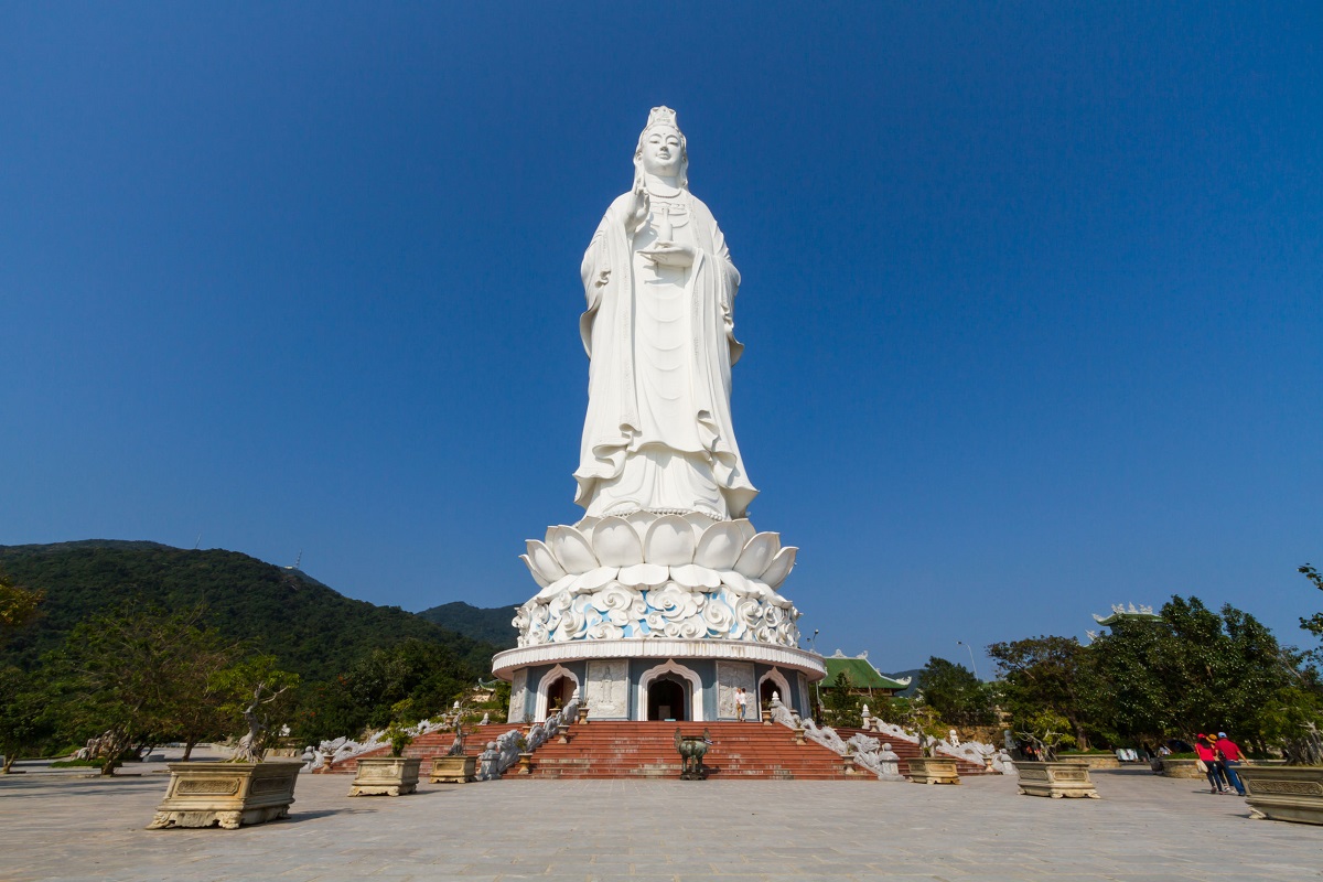 marvelous-lady-buddha-da-nang-travel-guide