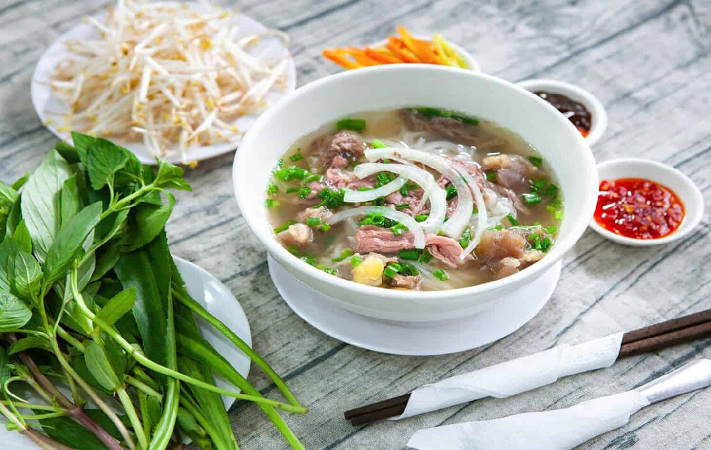 top-hidden-street-food-gems-in-vietnam-explore