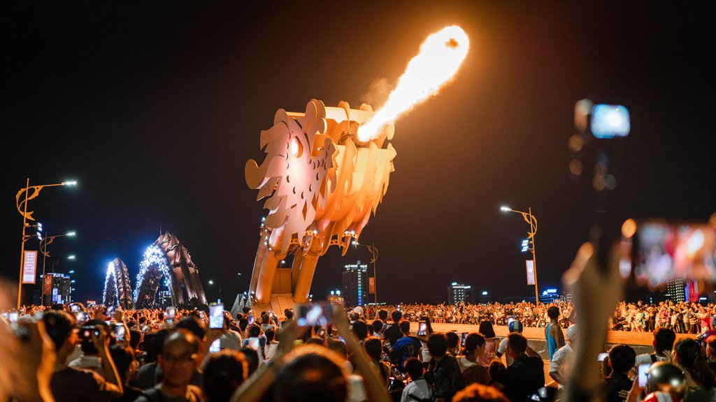 wonderful-dragon-bridge-da-nang-symbol-vietnam