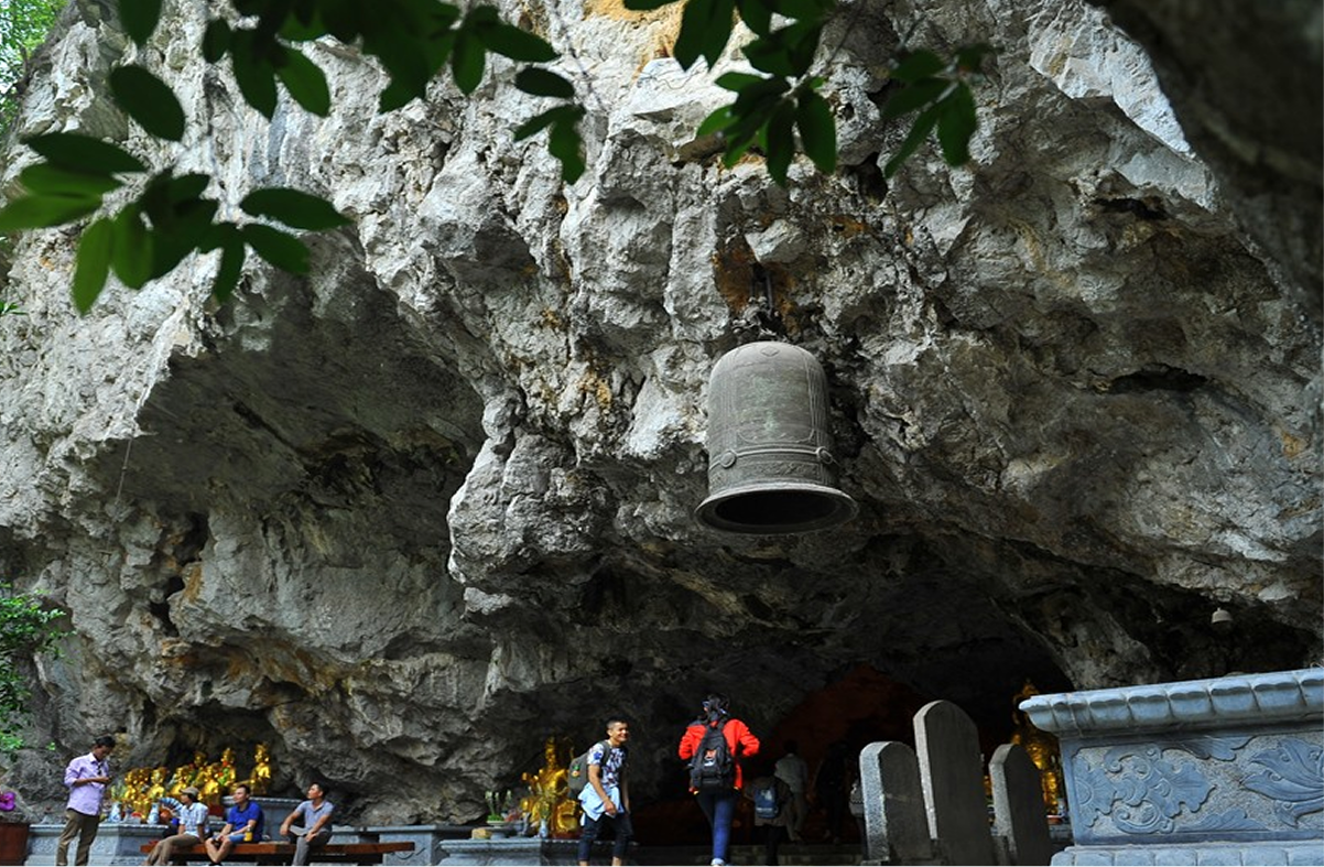 Explore the Cave System at Tuyet Tinh Coc