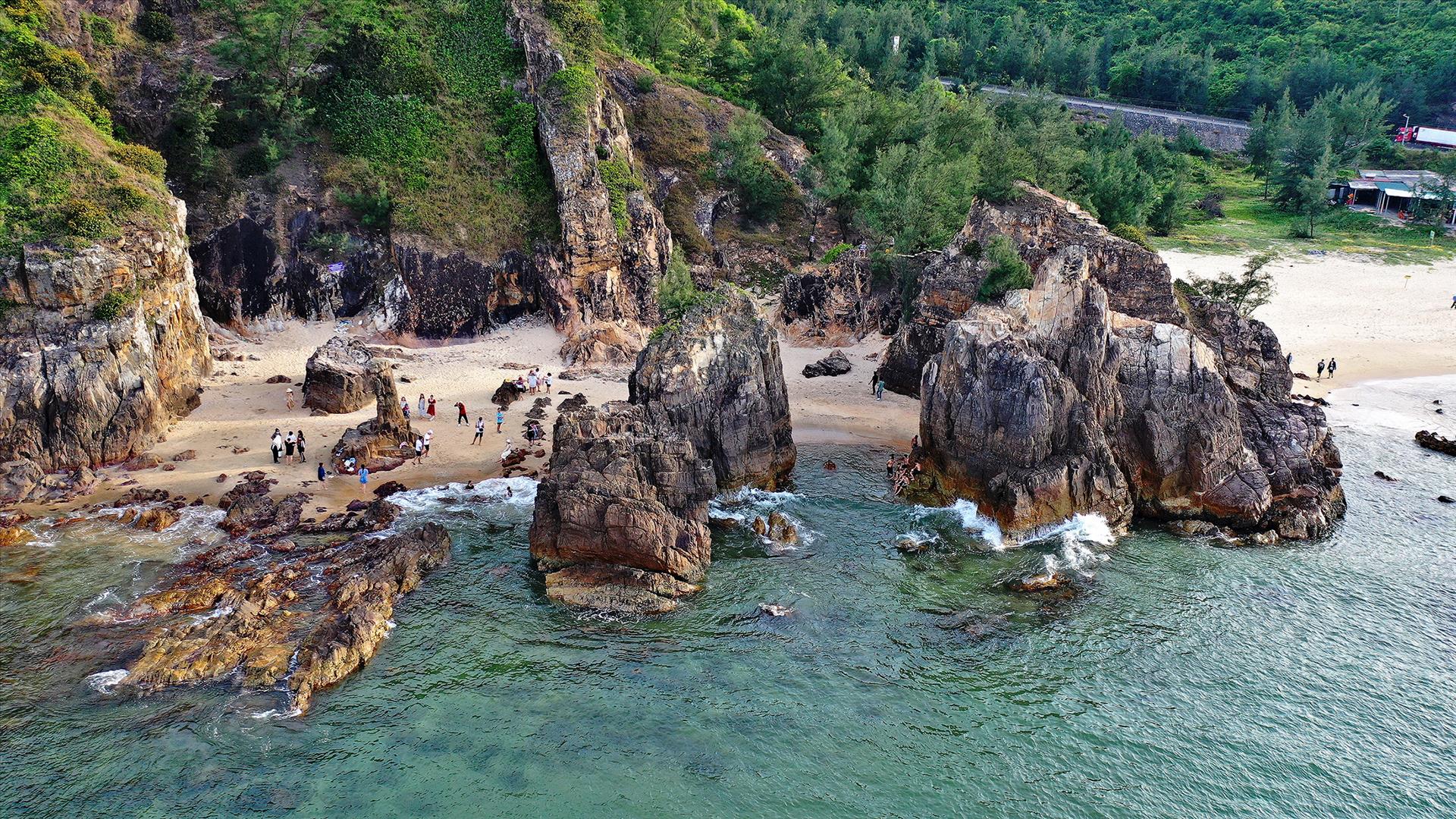 explore-hidden-da-nhay-beach-quang-binh-vietnam