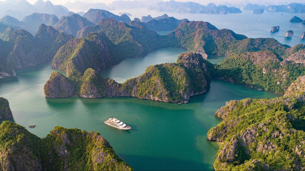 is-halong-bay-in-northern-or-southern-vietnam