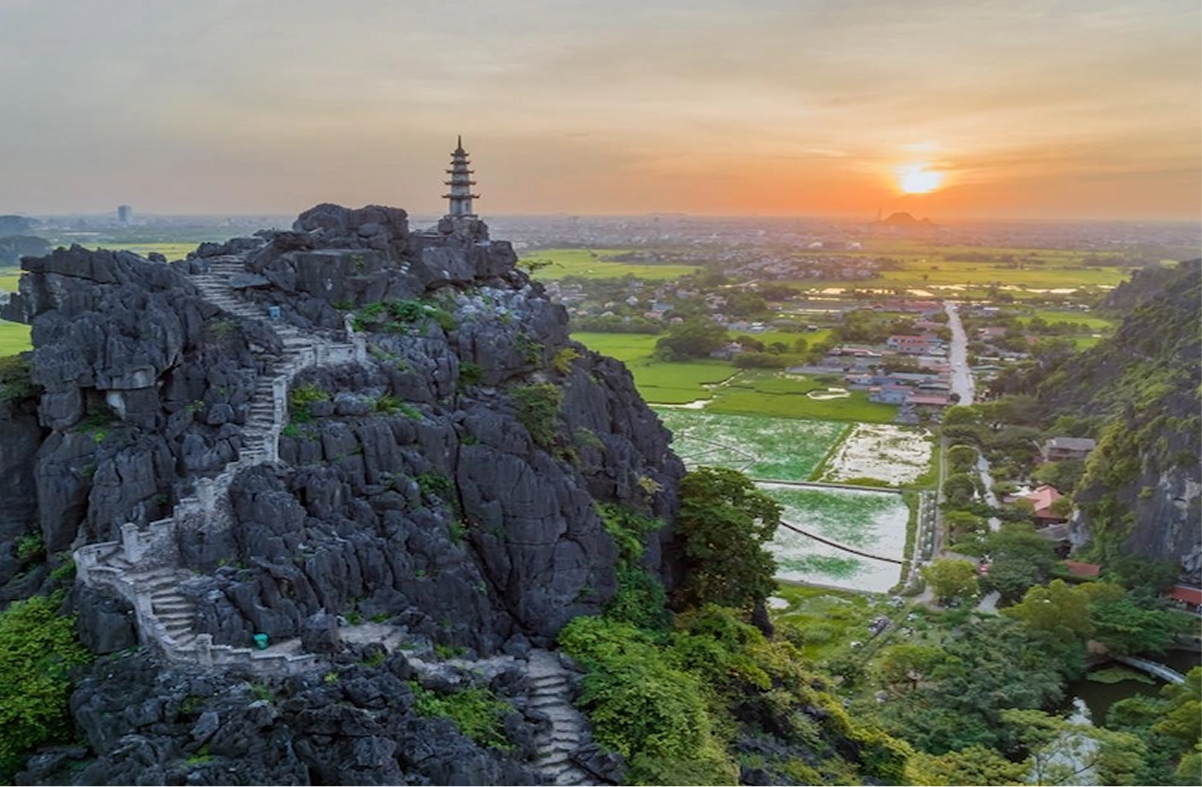 Conquer Ma Yen Mountain for a Panoramic View