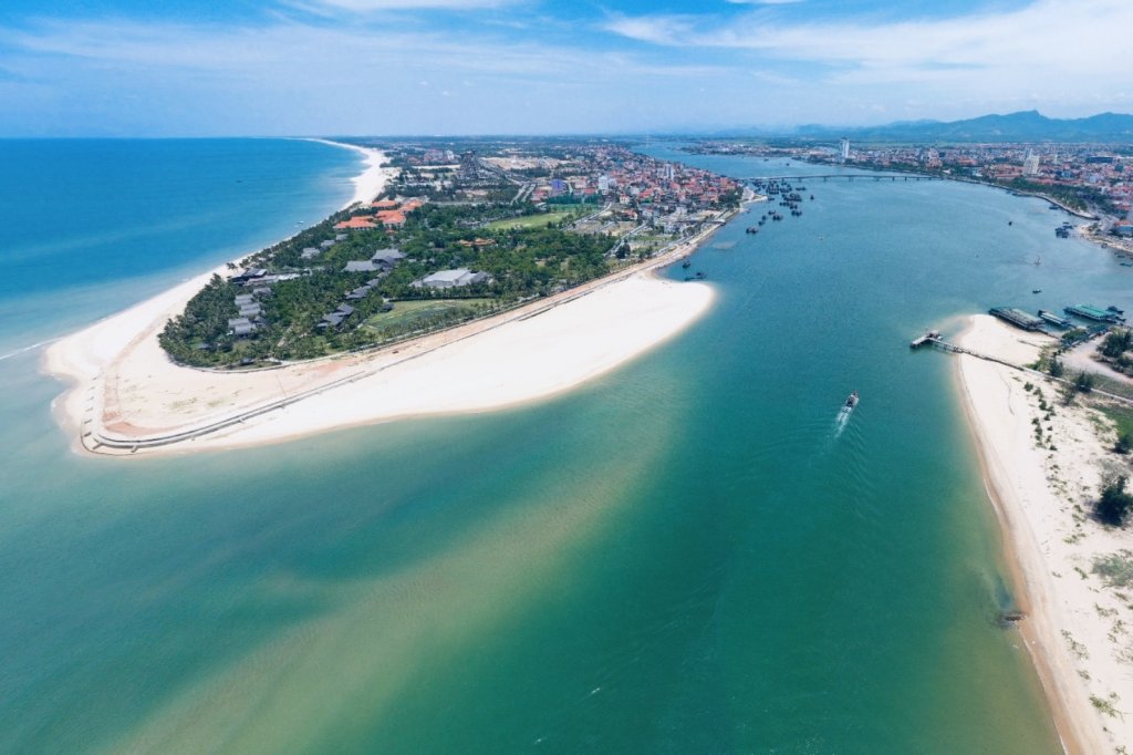 stunning-nhat-le-beach-quang-binh-in-vietnam