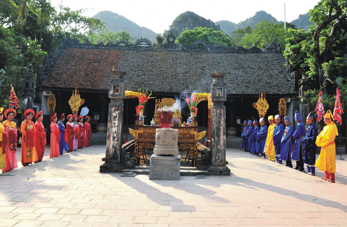 Experience the Hoa Lu Traditional Festival