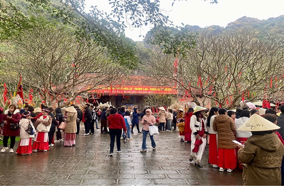 Thung Lau Ninh Binh Temple Festival