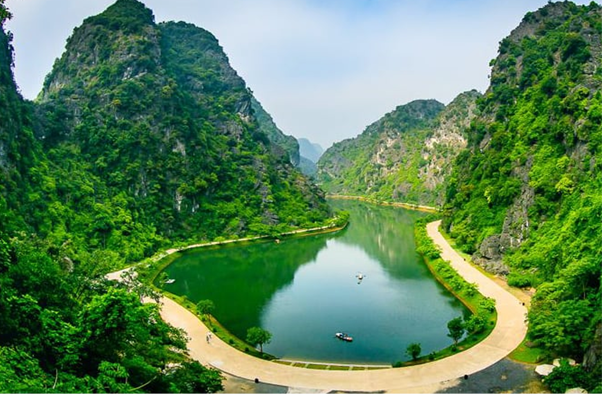 Why Is Am Tien Cave in Ninh Binh Making Young Travelers “Go Crazy”