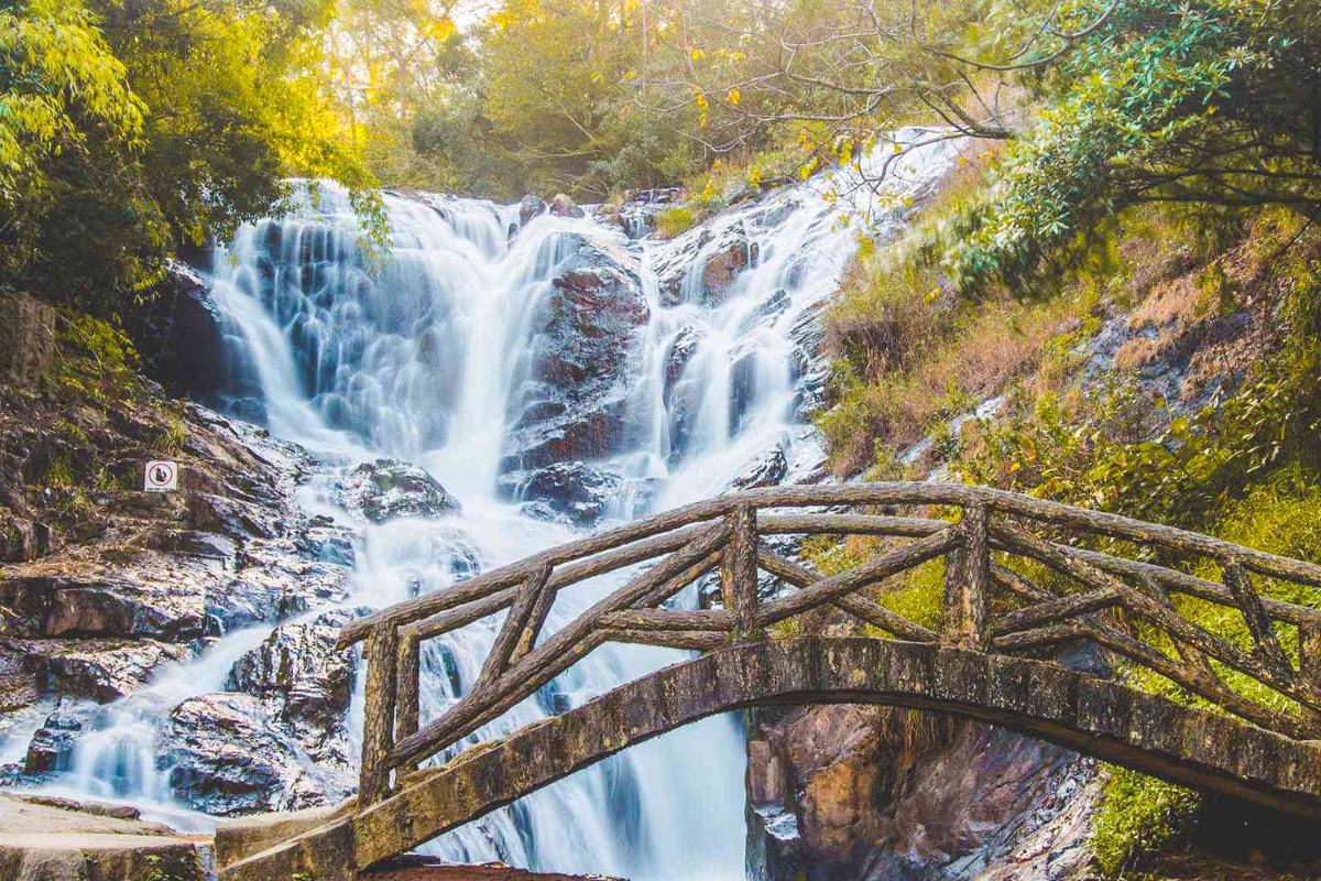 Datanla Waterfall is one of the most accessible and tourist-friendly waterfalls