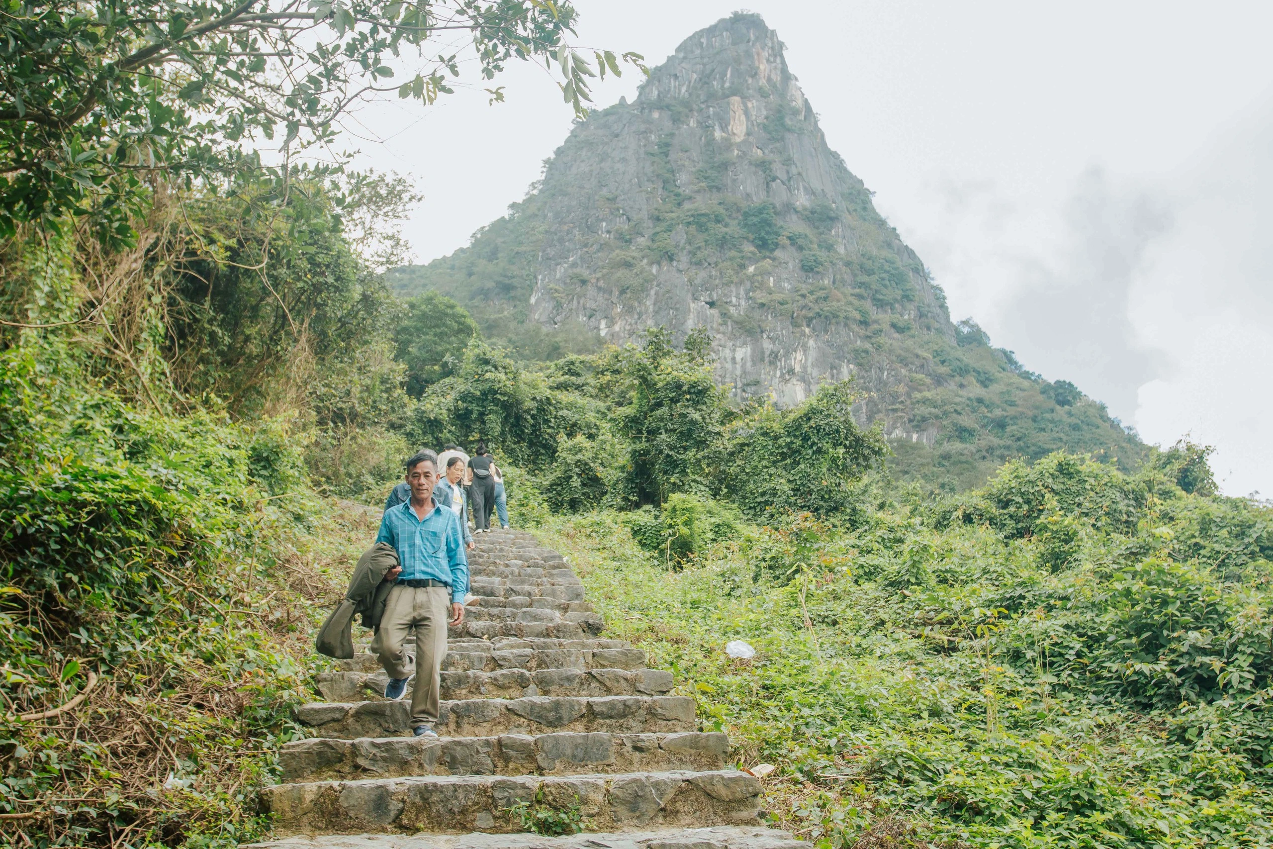 explore-than-dinh-mountain-quang-binh
