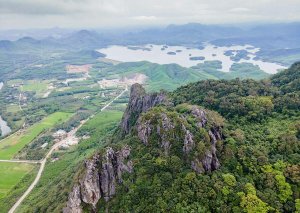 explore-than-dinh-mountain-quang-binh