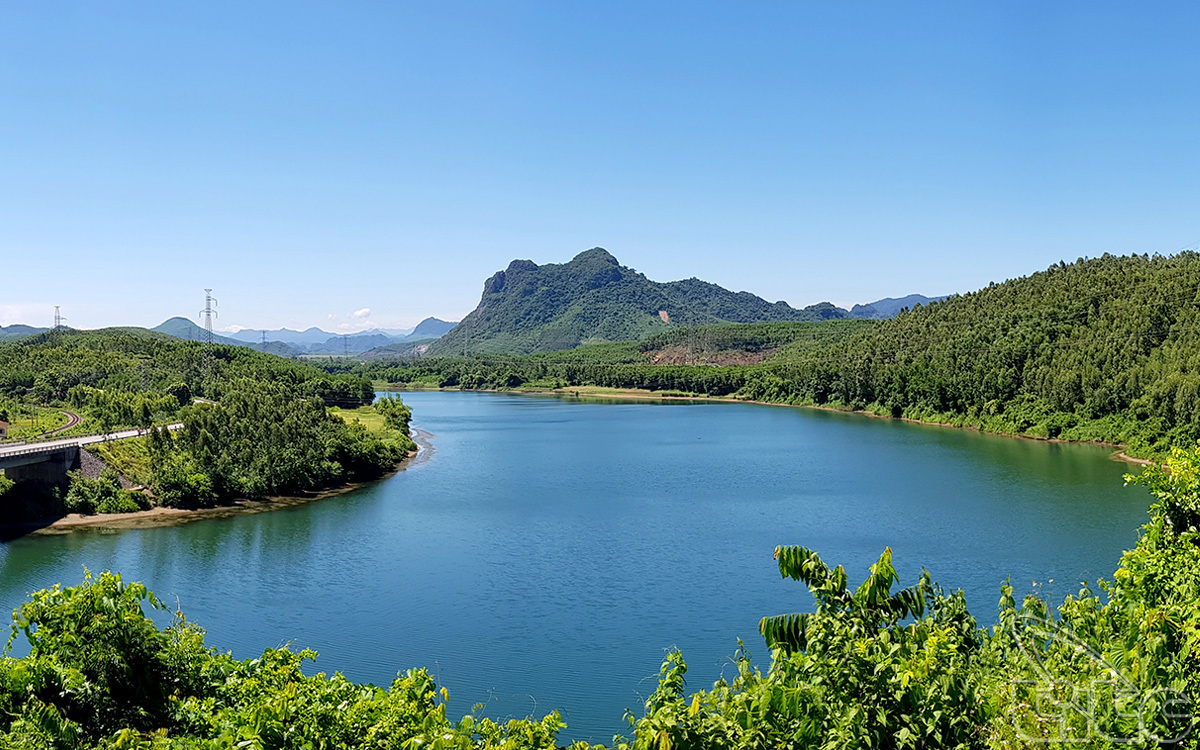 explore-than-dinh-mountain-quang-binh