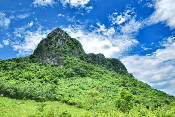 explore-than-dinh-mountain-quang-binh