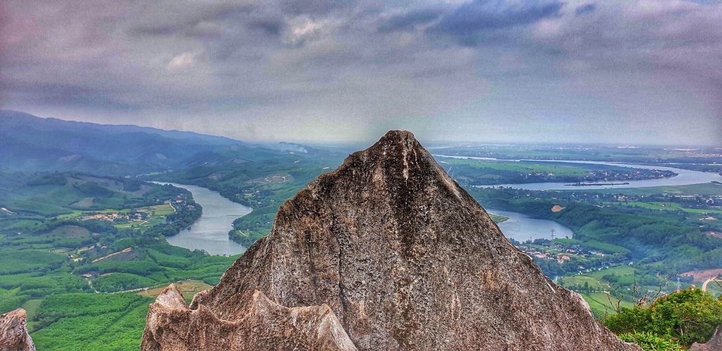 explore-than-dinh-mountain-quang-binh