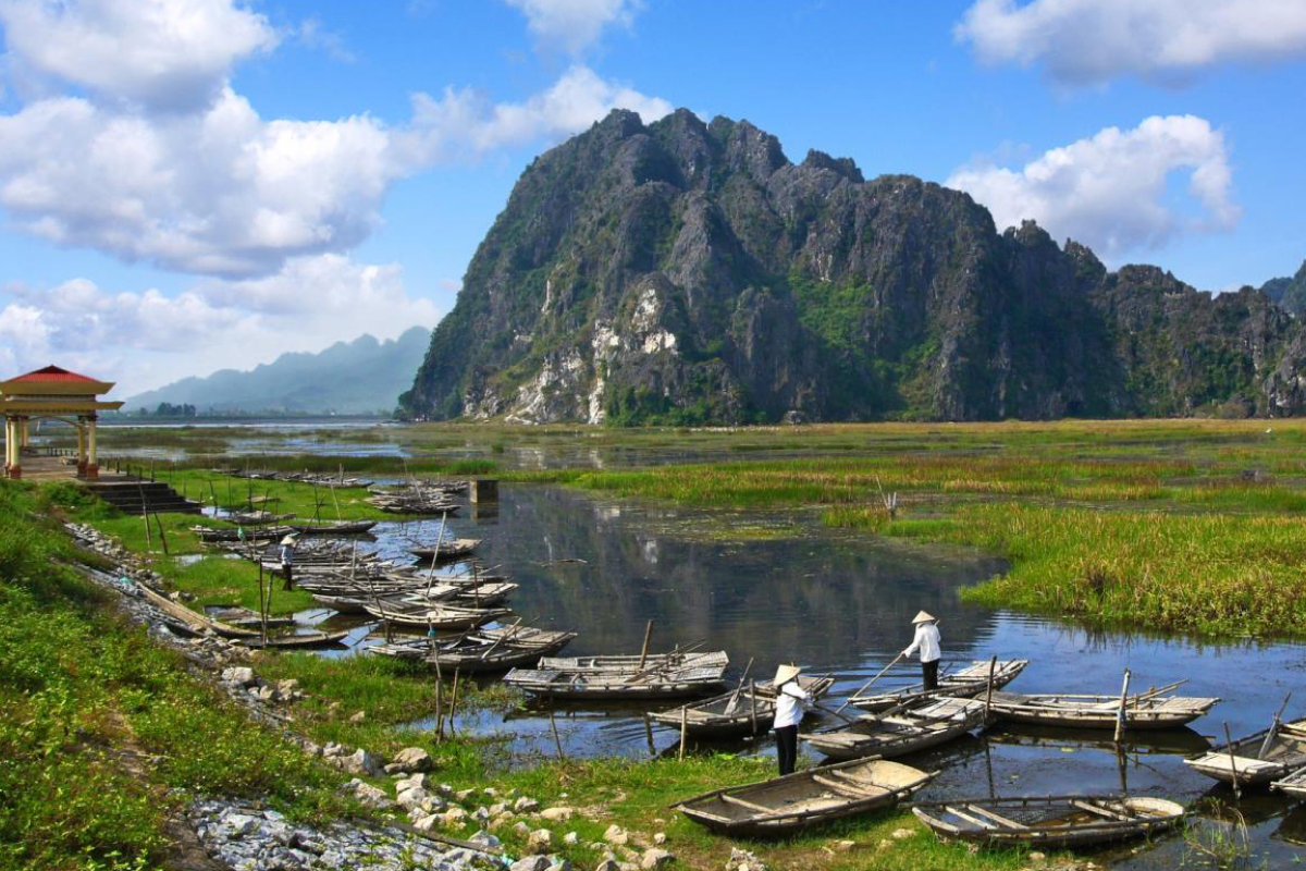 Where is Van Long Lagoon Ninh Binh?