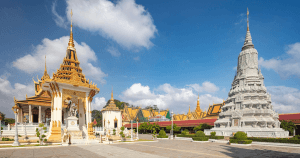 Check in Phnom Penh Royal Palace and taking photos at the entrance