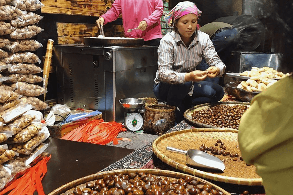Sapa street food roasted chestnuts street vendor winter snack