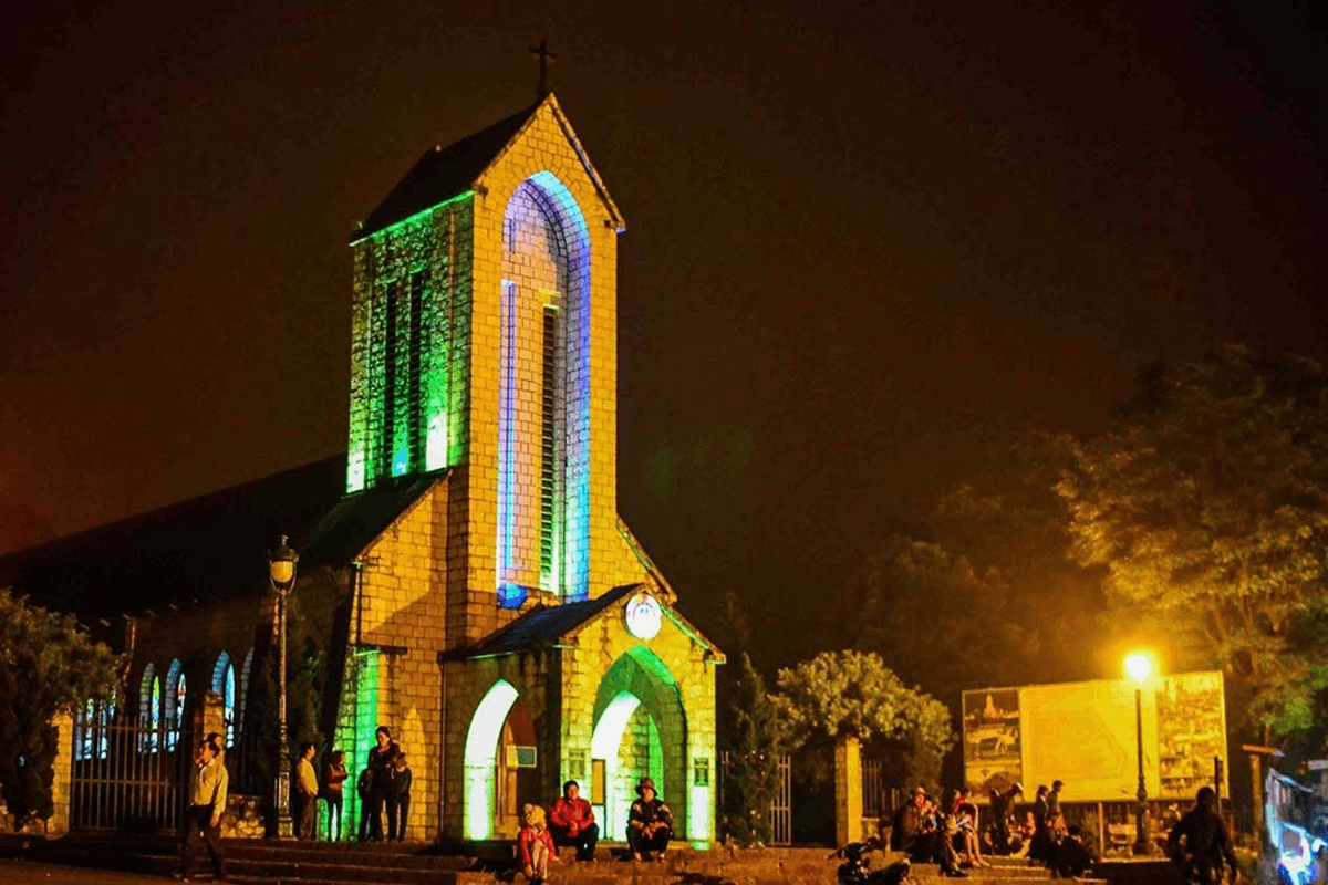 street food stalls near Sapa Stone Church at night