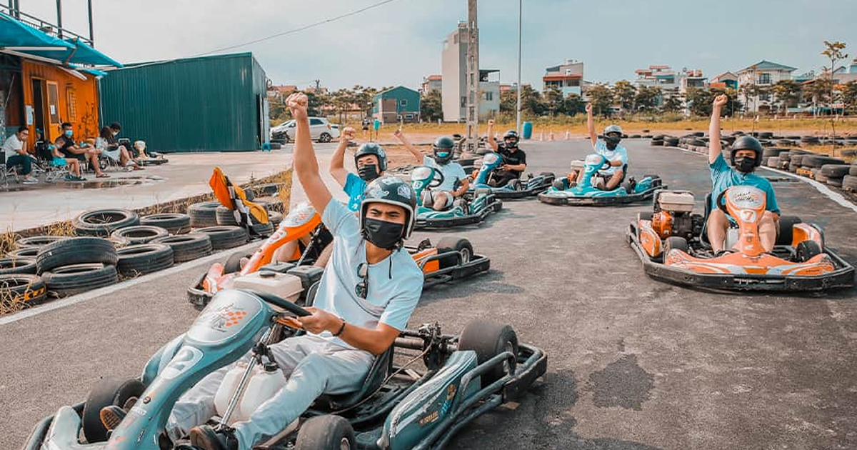 travelers enjoying mario kart sapa vietnam