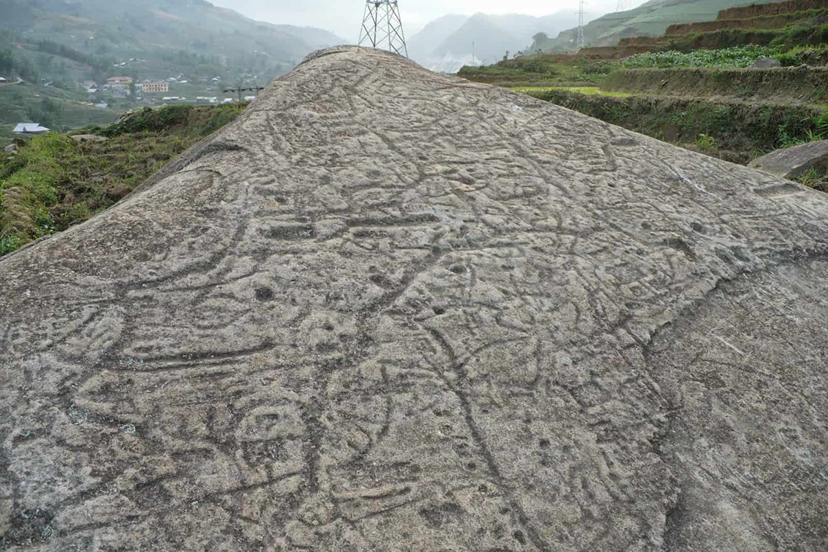 sapa love market view near Sapa Ancient Rock Field in Muong Hoa Valley
