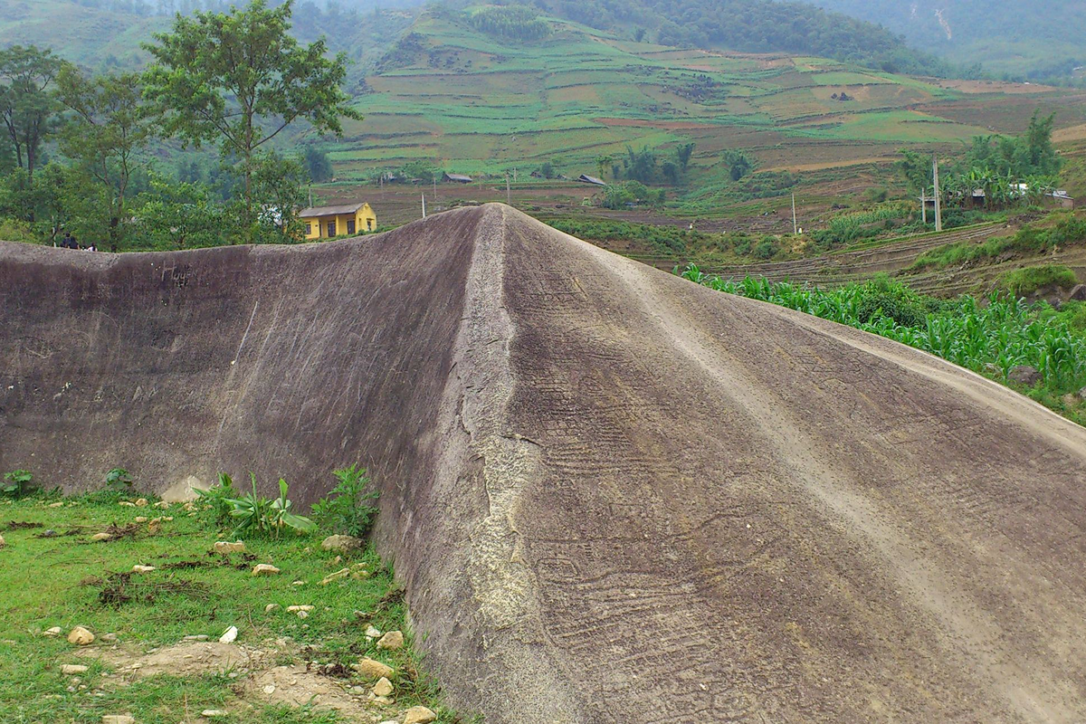 sapa love market view near Sapa Ancient Rock Field in Muong Hoa Valley