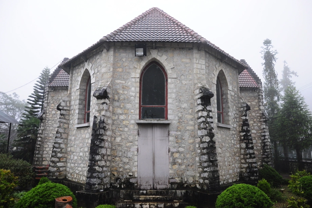 sapa love market route including Sapa Stone Church