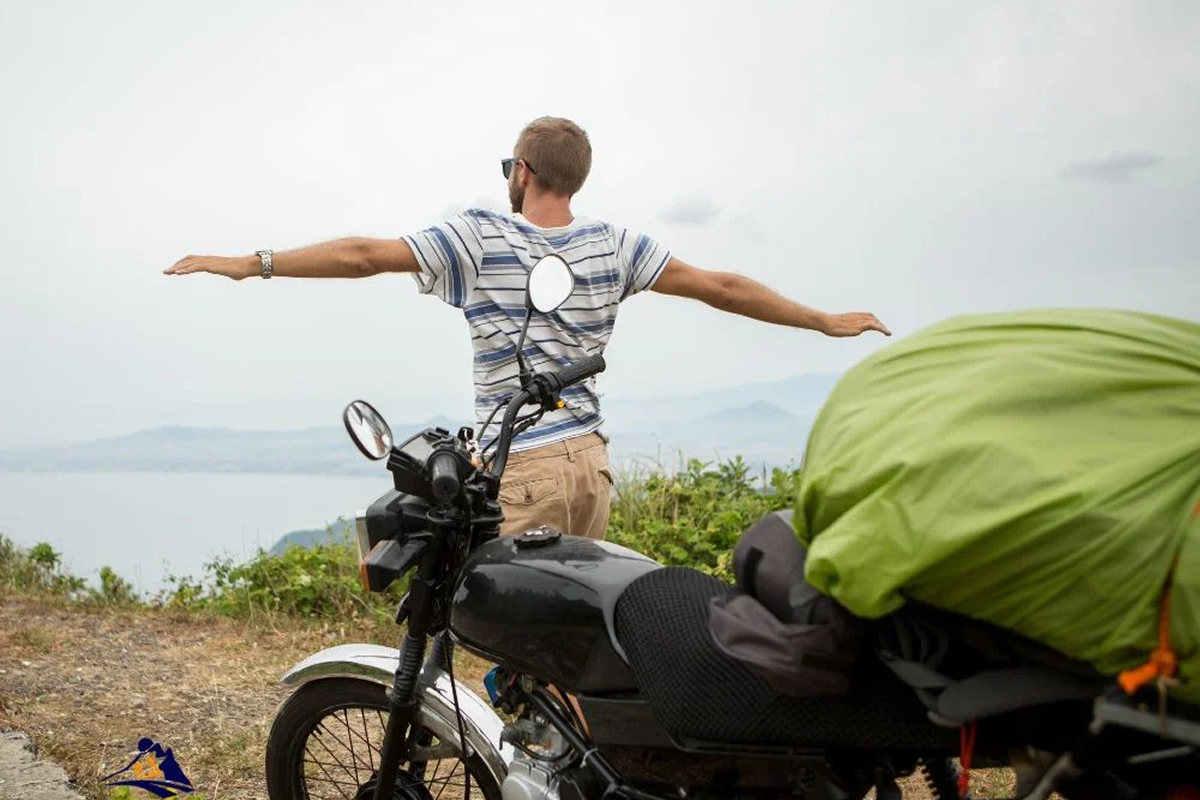 sunworld sapa travel route with a motorbike rider stopping for photos on the way to Sapa