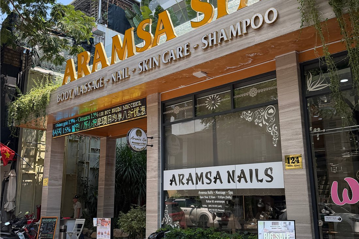 Couple enjoying massage at Aramsa Spa Nha Trang