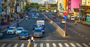 cross the street in vietnam