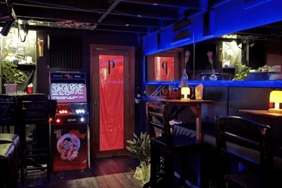 Paddy Noddy Vinyl Cafe - Sip handcrafted coffee while vintage vinyl fills the room with timeless melodies.