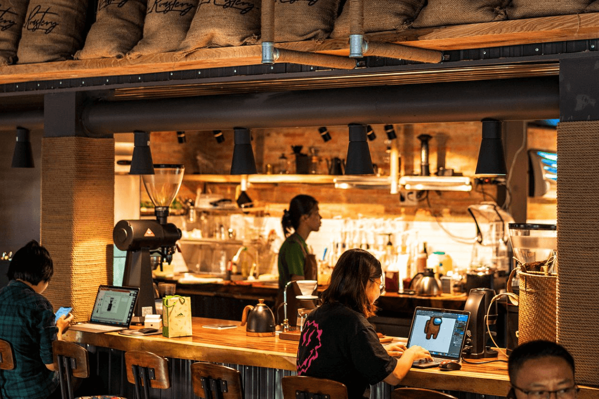 An Miên Café - A peaceful garden retreat hidden behind quiet alleyways and lush tropical greenery.
